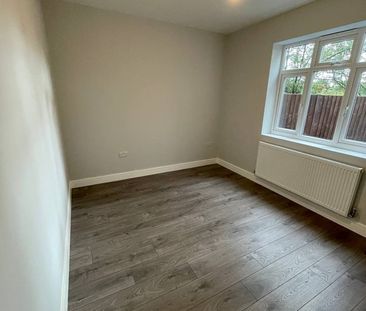 2 Bed Flat, Wayside, NW11 - Photo 1