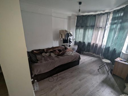 6 bedroom semi-detached house to rent - Photo 4