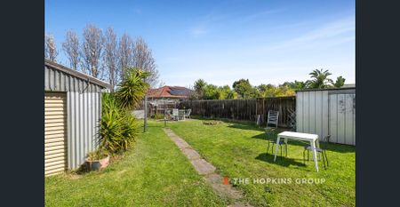 Room available now in this well maintained rooming house! - Photo 5