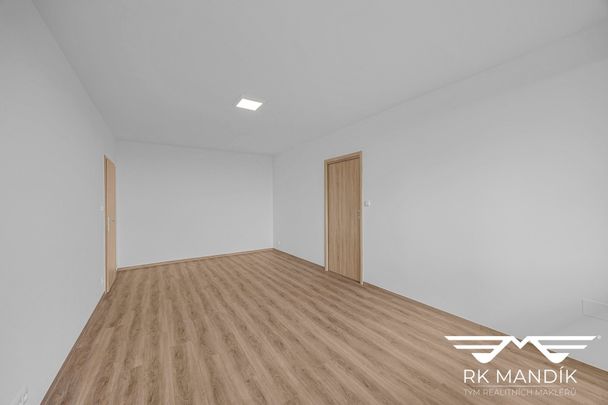 Pronájem bytu 3+1 63 m², Lublinská 571, Praha - Fotografie 1