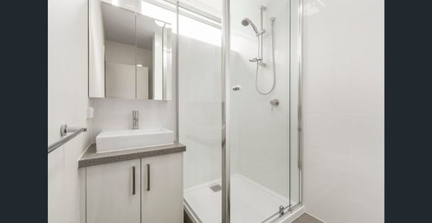 Renovated Apartment in the Heart of Kew - Photo 1