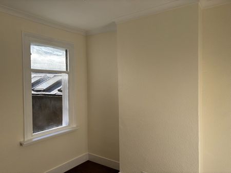 1 Bed Flat, Bassingham Road, SW18 - Photo 2