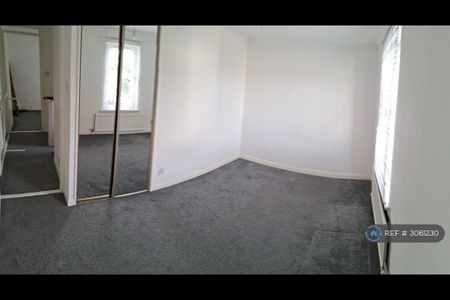 2 bedroom semi-detached house to rent - Photo 2