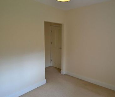 4 bedroom semi-detached house to rent - Photo 6