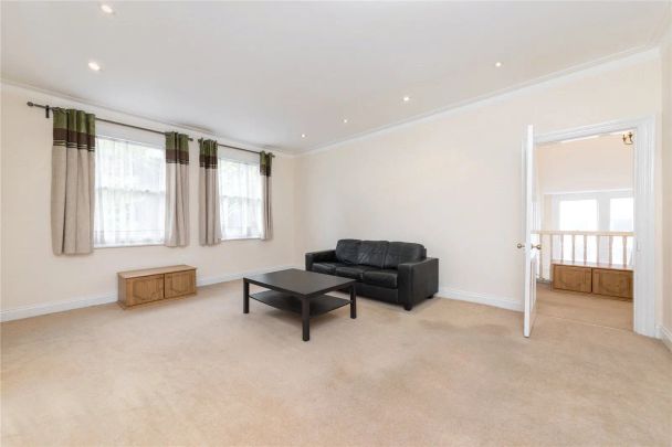 2 bedroom flat in Hampstead - Photo 1