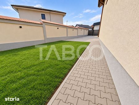 Casa individuala la prima inchiriere 4 camere terasa curte Sura Mica - Photo 2