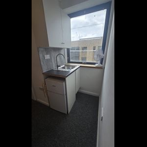Studio Flat, Manchester Road, E14 - Photo 2