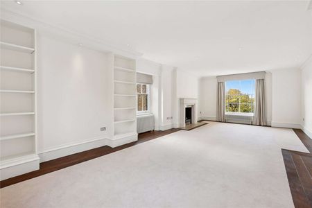 A stunning apartment on the second floor of a period conversion. - Photo 4