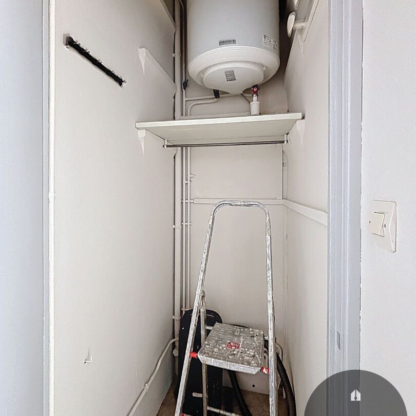 A LOUER AVIGNON (84000) INTRAMUROS : APPARTEMENT 2 PIECES NON MEUBLE - QUARTIER RUE PAUL SAIN, - Photo 1