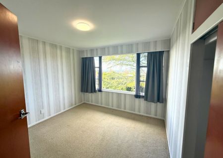 Sky Tower Views & Westgate Convenience � 3-Bedroom Massey Gem - Photo 5