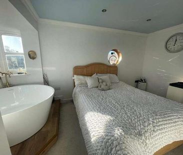 Albion Wharf, Spalding, Lincolnshire, PE11 - Photo 2