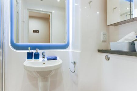 1 bedroom in a flat share to rent - Photo 4
