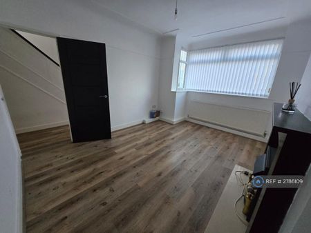 3 bedroom semi-detached house to rent - Photo 2