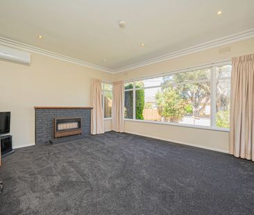 Renovated & Spacious Three-Bedroom Home in Prime Burwood Location - Photo 1