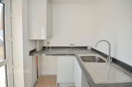 4 bedroom semi-detached house to rent - Photo 5