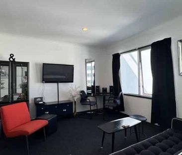 PRINCES WHARF STUDIO APARTMENT - Photo 2