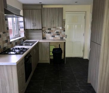 3 bedroom semi-detached house to rent - Photo 5