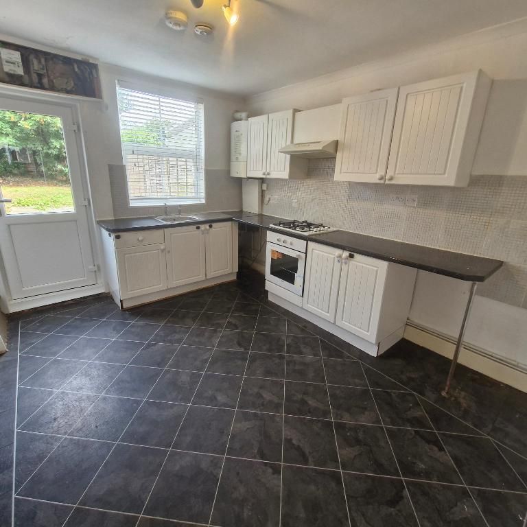 2 bedroom terraced house to rent - Photo 1