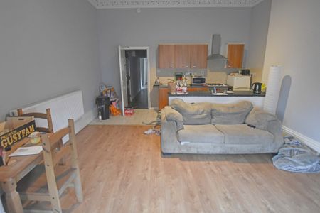 2 Bedroom Ground Floor Flat - Photo 3