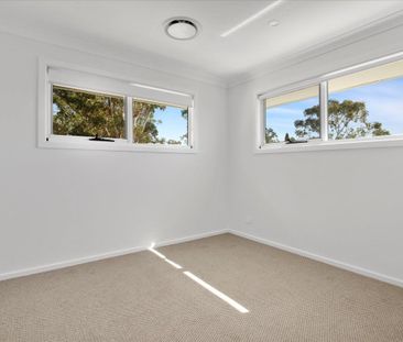 Filled with natural light and perfectly positioned - Photo 3