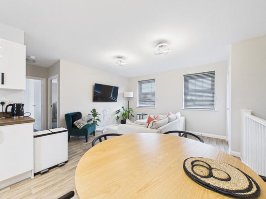 2 bedroom coach house to rent - Photo 1