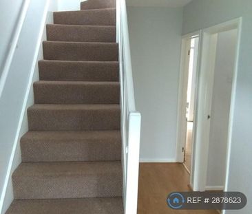 3 bedroom semi-detached house to rent - Photo 6