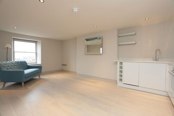 1 Bed Flat - Photo 1