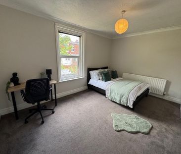 4 bedroom semi-detached house to rent - Photo 1