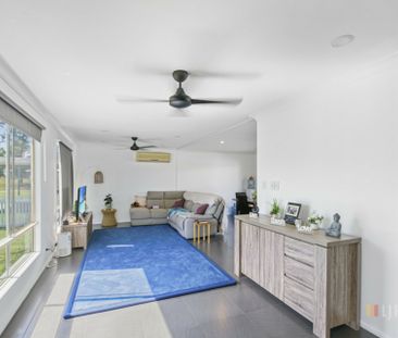 MODERN, LOW MAINTENANCE, FULLY AIR-CONDITIONED HOME - Photo 2