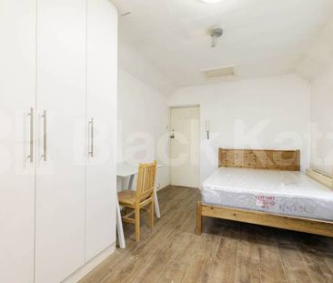 Ash Grove, London, NW2 - Photo 3