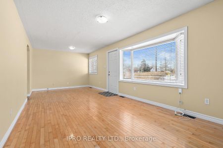 Detached Home For Lease | W8129536 - Photo 5