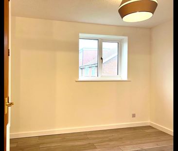 2 Bed Terraced House, Myrna Close, SW19 - Photo 5