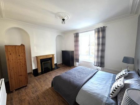 4 bedroom flat to rent - Photo 3
