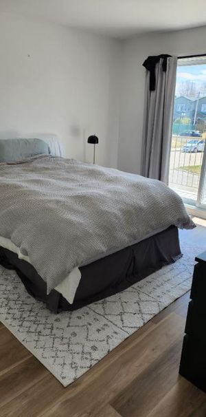 Très beau 4 1/2 NDP Champs Élysées - Photo 1