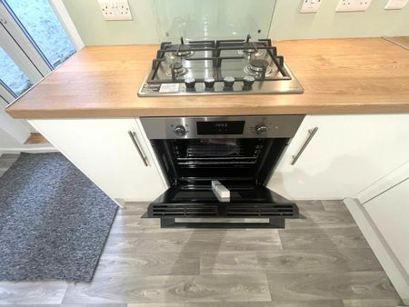 1 bedroom ground floor flat to rent - Photo 2