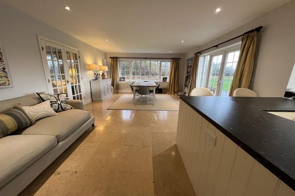 4 bedroom detached house to rent - Photo 1