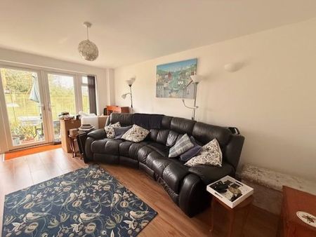 3 bedroom detached house to rent - Photo 2