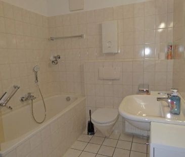 Singles aufgepasst! Renovierte 2-Zimmer-Wohnung mit Einbauküche und... - Foto 2