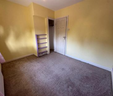4 bedroom semi-detached house to rent - Photo 2