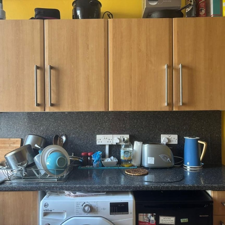 Room in a Shared Flat, St Marys Street, EH1 - Photo 1