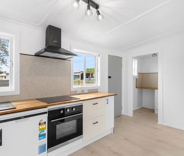 Refreshed 3 bedroom home in flood free location - Photo 6