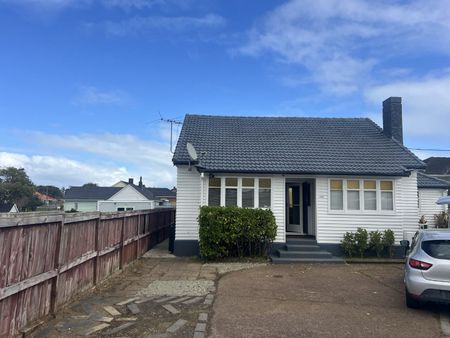 For Rent – Renovated 3-Bedroom Home in the Heart of Ōtāhuhu - Photo 3