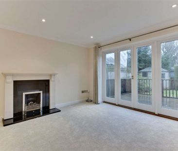 A beautifully presented and recently refurbished contemporary famil... - Photo 1