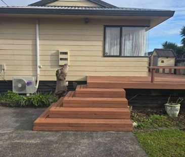 Three bedroom house with one bathroom Kelston - Photo 4