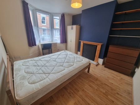 5 Bed Student Accommodation - Photo 4