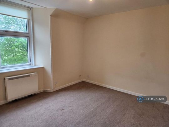 4 bedroom flat to rent - Photo 1