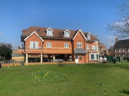 The Clockhouse, Beaconsfield Road, Farnham Common, Berkshire,SL2 - Photo 3