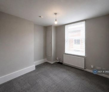2 bedroom maisonette to rent - Photo 3