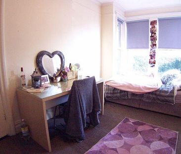 4 bedroom terraced house to rent - Photo 5