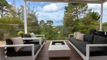 Exquisite 4-Bedroom Manor with Stunning Bush Views in Lucas Heights - Photo 4